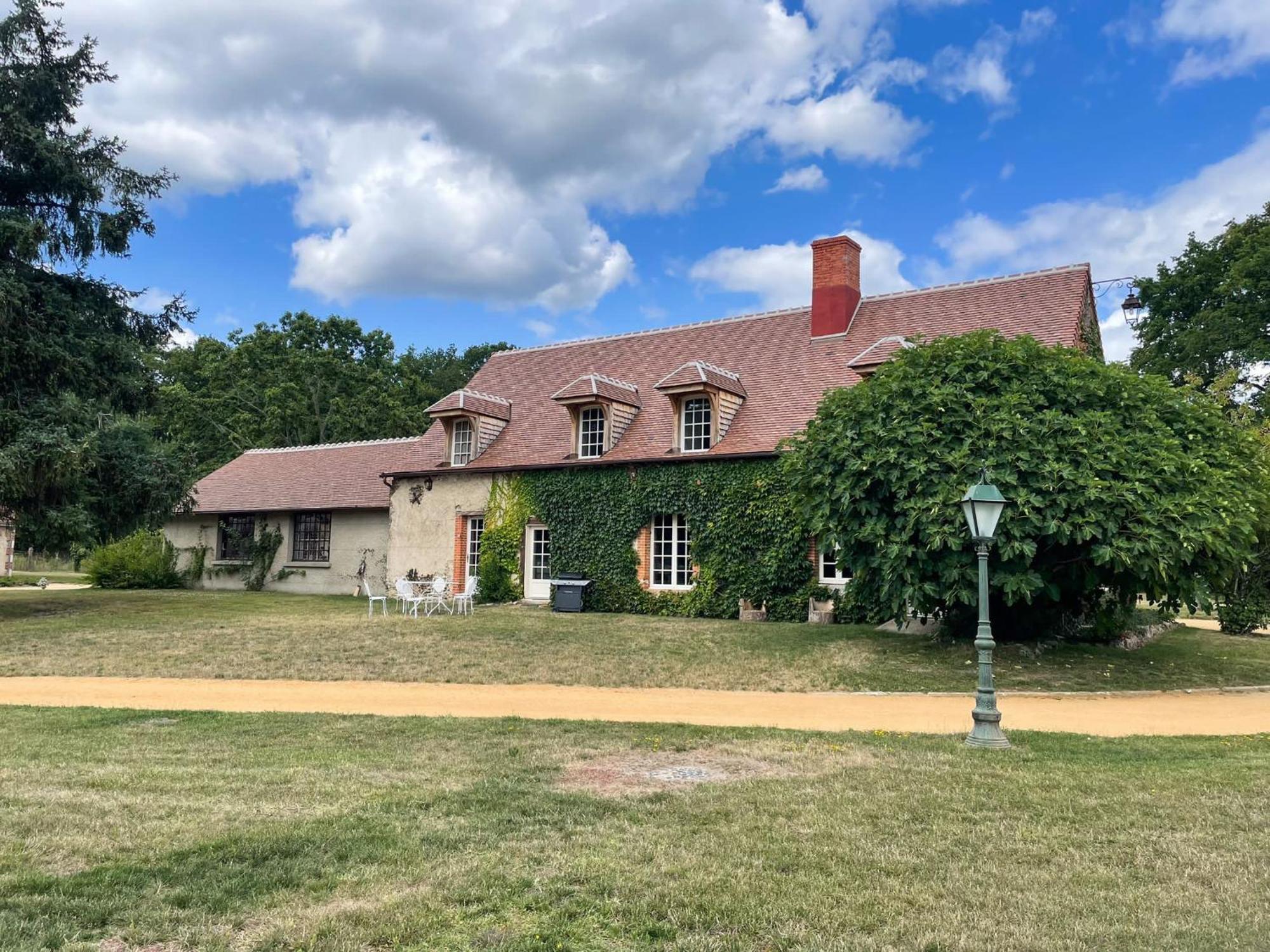 Domaine De Charnay - Charme Et Confort Dans Un Environnement D'Exception Вьерзон Экстерьер фото