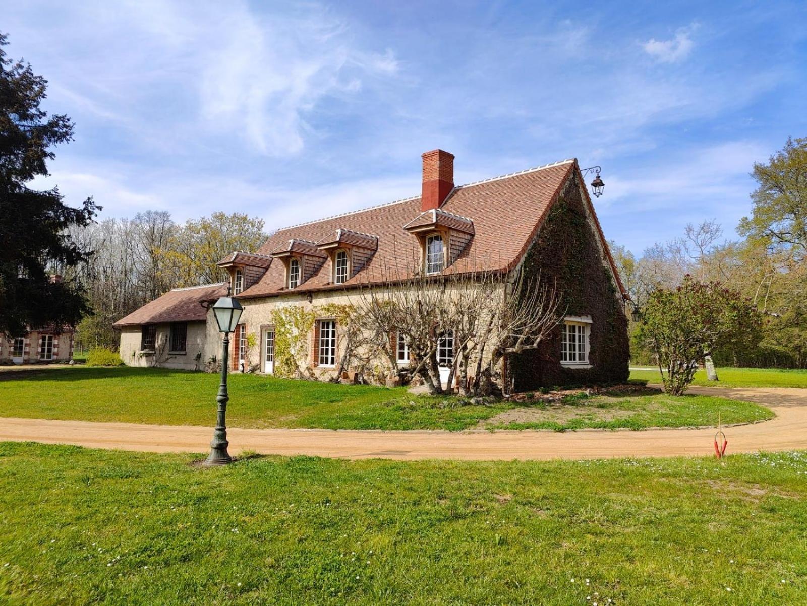 Domaine De Charnay - Charme Et Confort Dans Un Environnement D'Exception Вьерзон Экстерьер фото